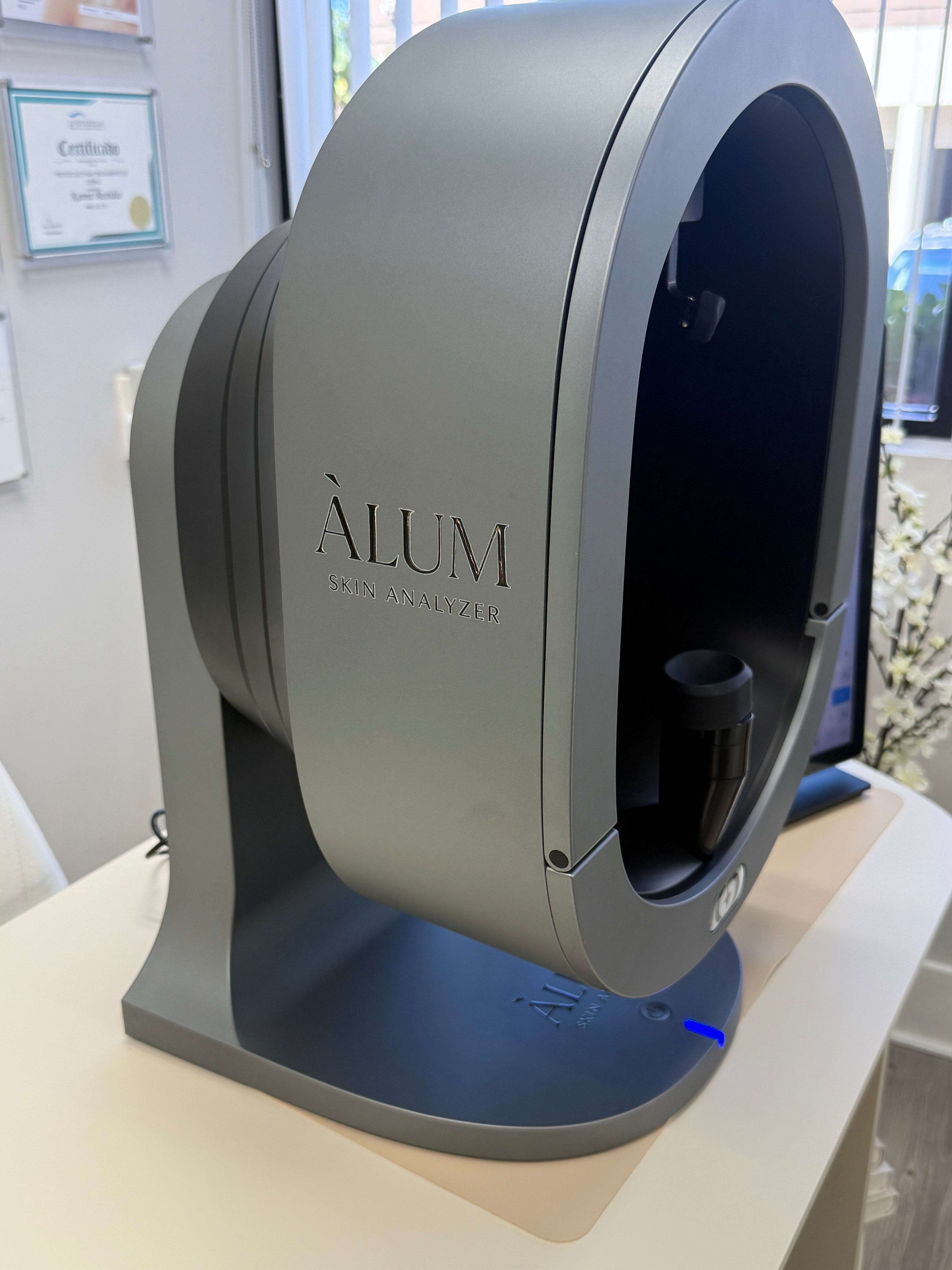 ÁLUM Professional AI Facial Skin Analysis Machine